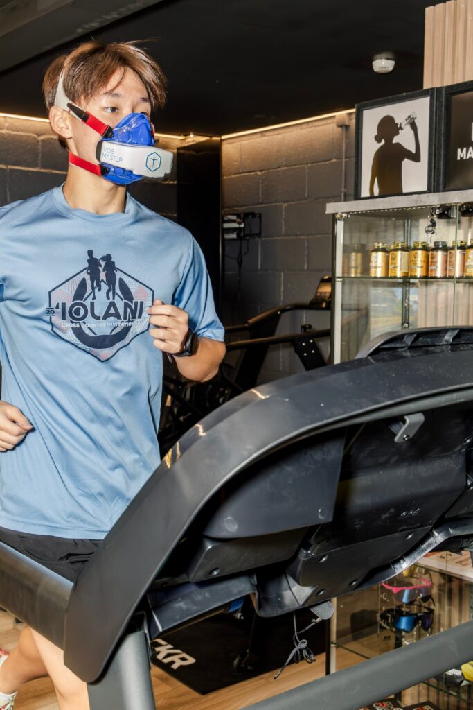 Athlete running a VO2max test on the treadmill at the Endurance Lab studio